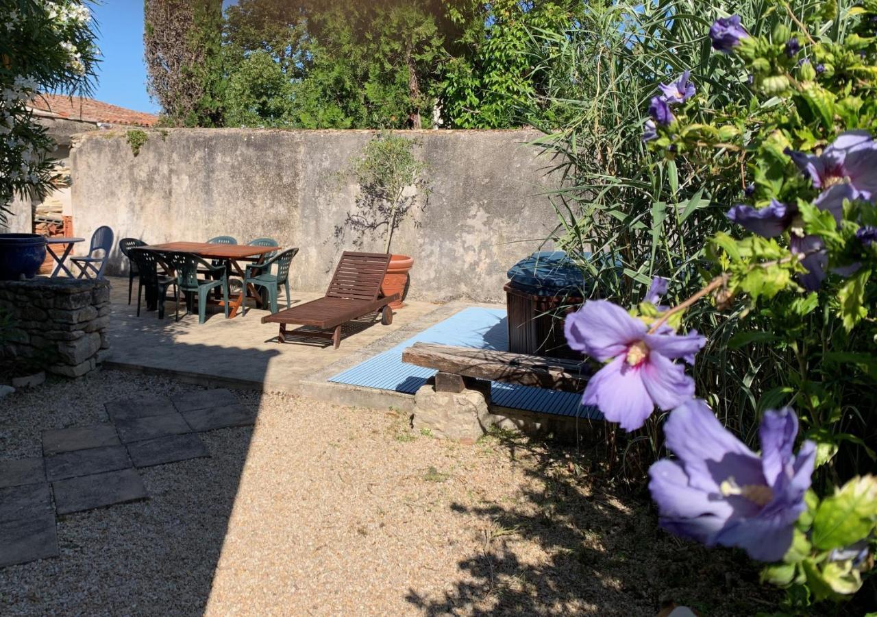Maison De Pays Au Centre Du Village Saint-Martin-de-Ré Eksteriør bilde